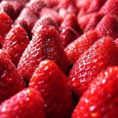 Mini deser truskawkowy