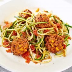 Wegetariańska pasta cukiniowa