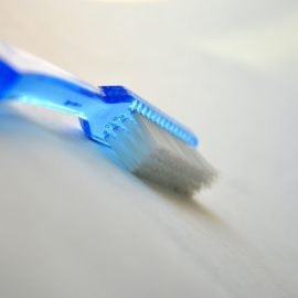 jak prawidłowo myć zęby