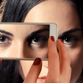 Pęknięte naczynko w oku